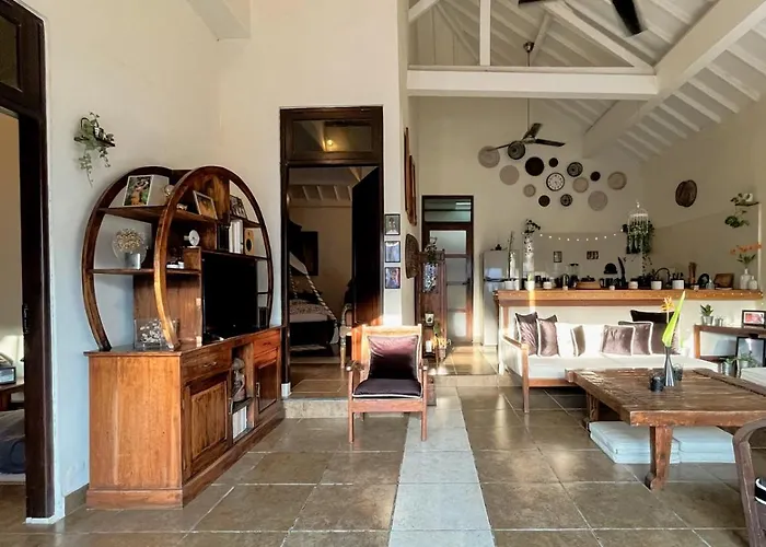 Villa Charming 2br Quiet Near Seminyak (Bali)