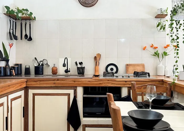 Charming 2br Quiet Near *
